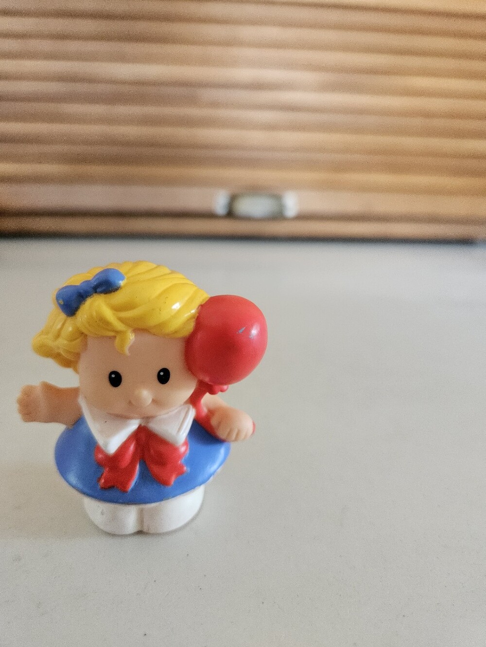 🧡3/$15 2007 Fisher-Price Little People Sarah-Lynn Red Balloon